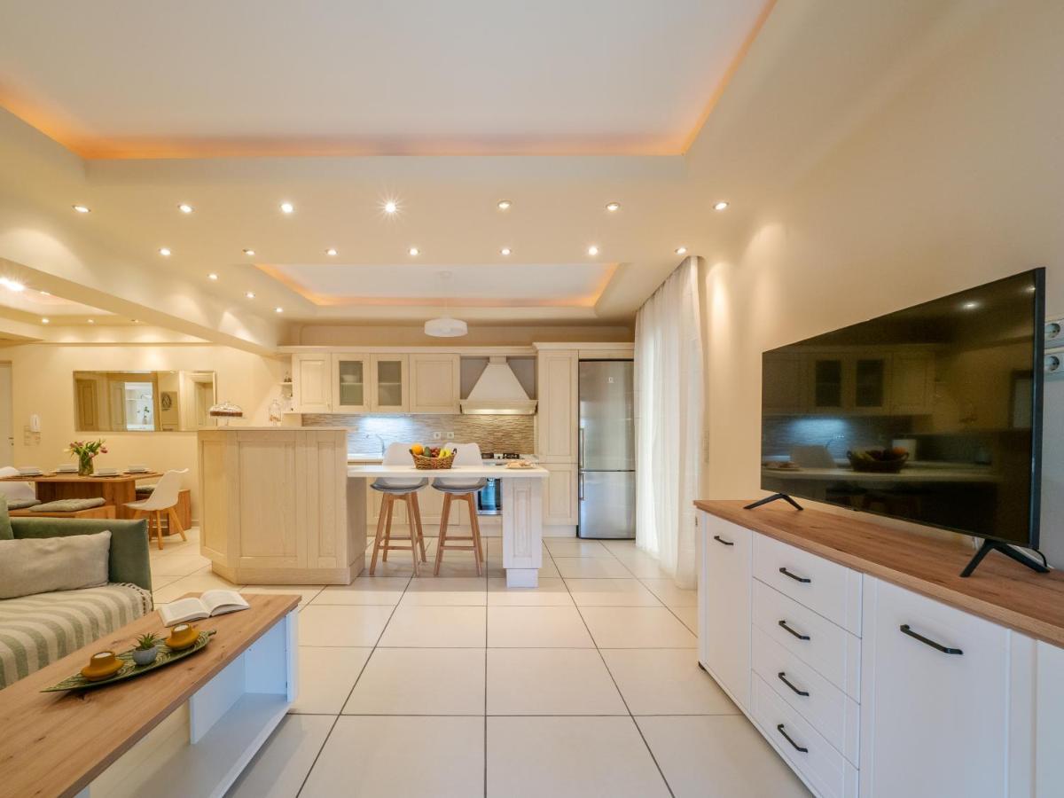 Aura Elegant Apartment Near Garitsa Bay Análipsis 외부 사진