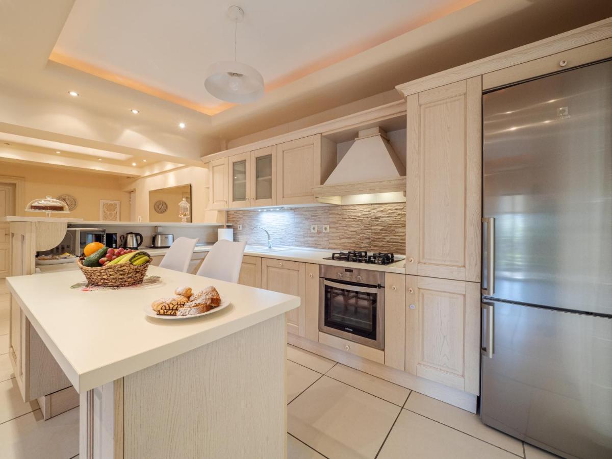 Aura Elegant Apartment Near Garitsa Bay Análipsis 외부 사진